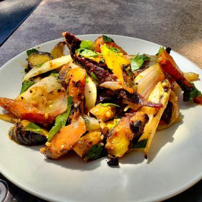 Grilled carrot and onion salad