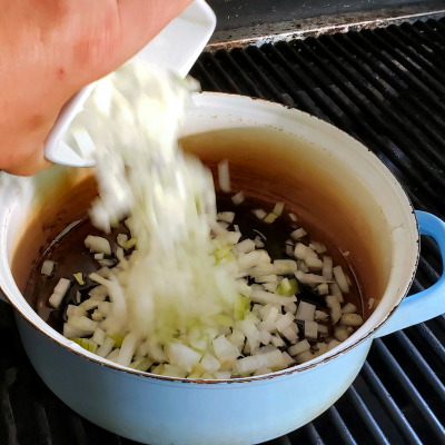 pot-with-onions